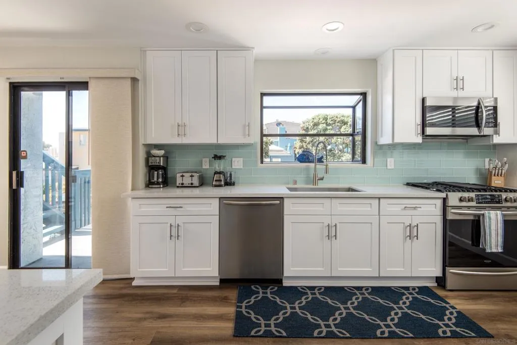 San Diego, California 92109, United States, 3 Bedrooms Bedrooms, ,4 BathroomsBathrooms,Residential,Active,186973