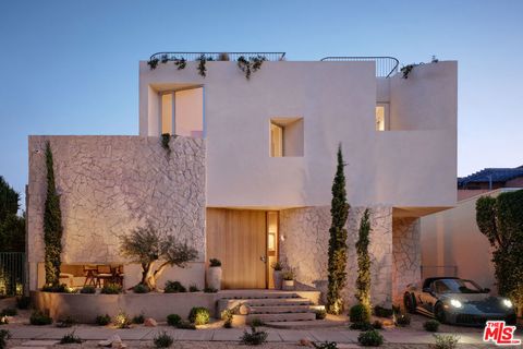 8164 Waring Avenue Los Angeles CA 90046