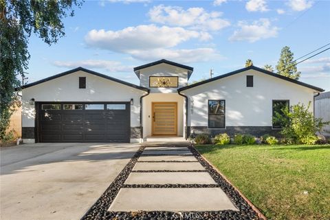 Photo of 23367 Friar St St, Woodland Hills, CA 23367 (MLS # SR25224703)