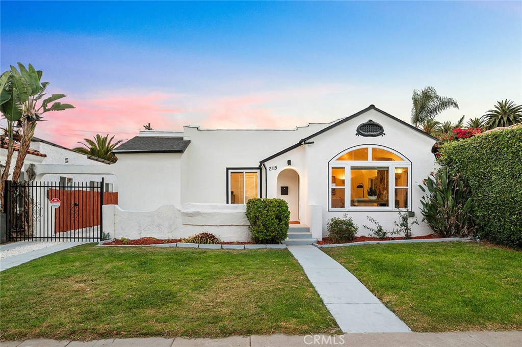 2115 S Redondo