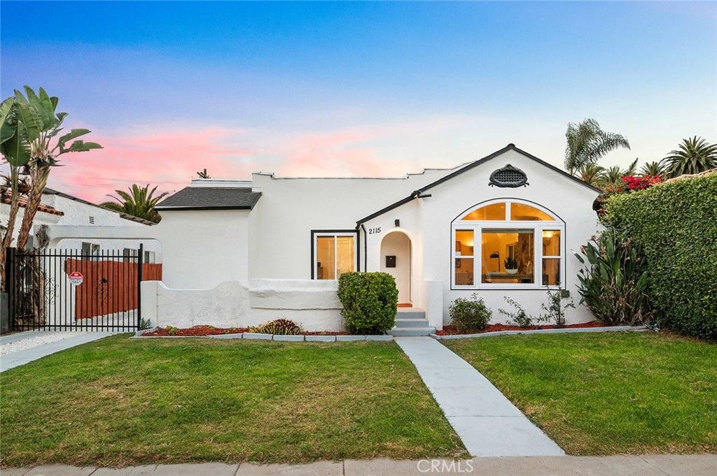 Photo of 2115 S Redondo BLVD, Los Angeles, CA 90016 (MLS # PW26113714)