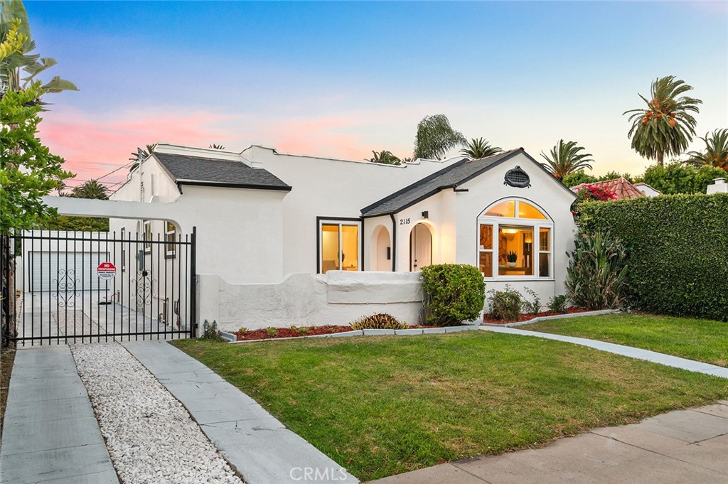 2115 S Redondo