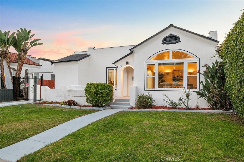 Photo of 2115 S Redondo BLVD, Los Angeles, CA 90016 (MLS # PW26113714)