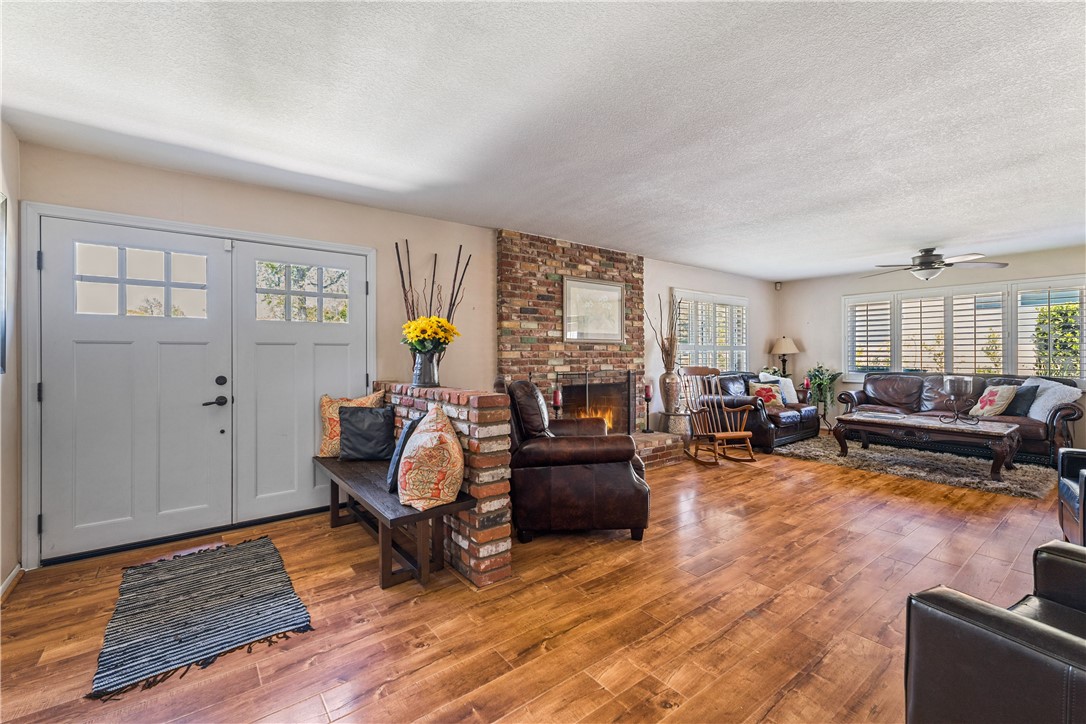 1358 N Shelley
