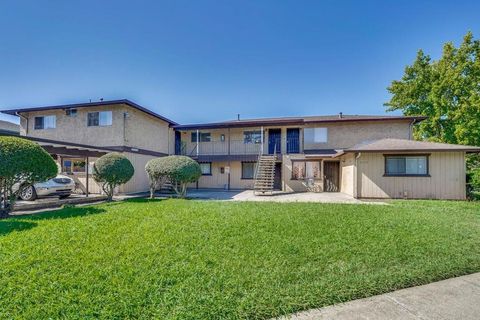 Photo of 7537 Rogers Lane #4, Gilroy, CA 95020 (MLS # ML82028165)