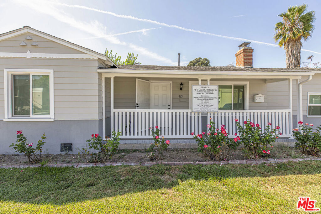 Stunning 3-bedroom, 2-bathroom home located in the heart of Burbank. Recently fully remodeled with modern finishes, this beautiful residence is move-in ready. Includes one assigned parking space for added convenience.
