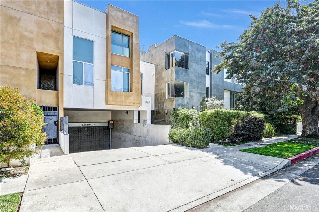 1120 N El Centro Ave
