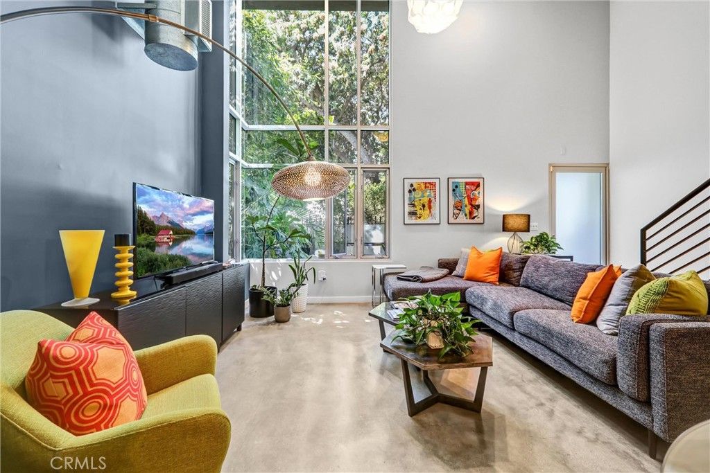 Photo of 1120 N El Centro Ave #5, Los Angeles, CA 90038 (MLS # SR26062671)