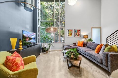 Photo of 1120 N El Centro Ave #5, Los Angeles, CA 90038 (MLS # SR26062671)