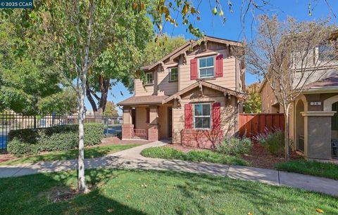 Photo of 42 Mercury Ct Ct, Pittsburg, CA 94565 (MLS # 41116449)