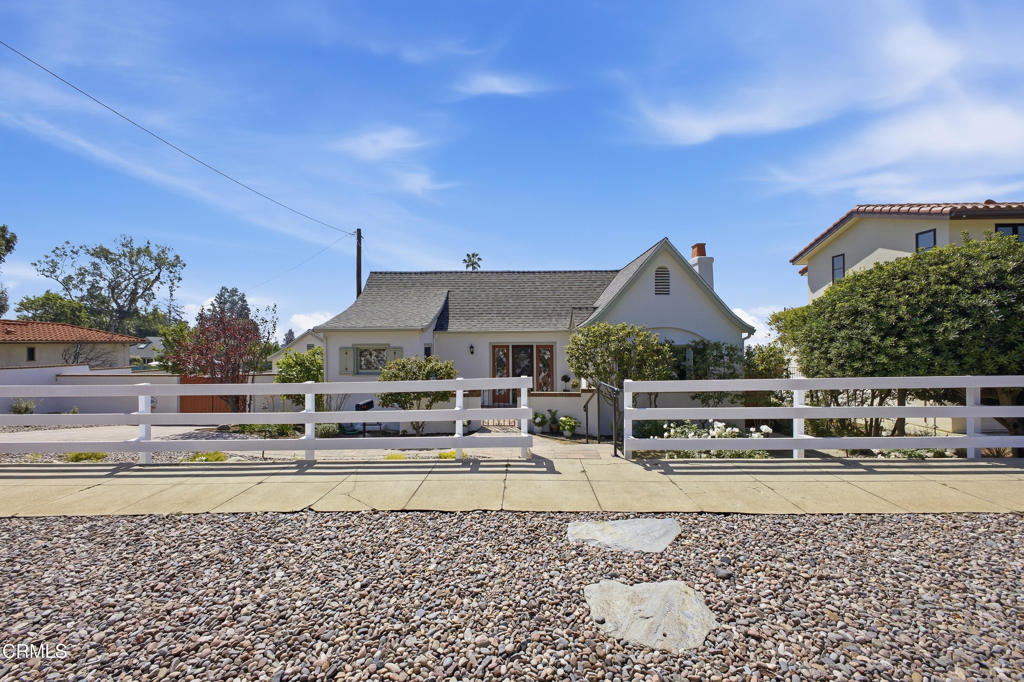 1124 E Mariposa Street