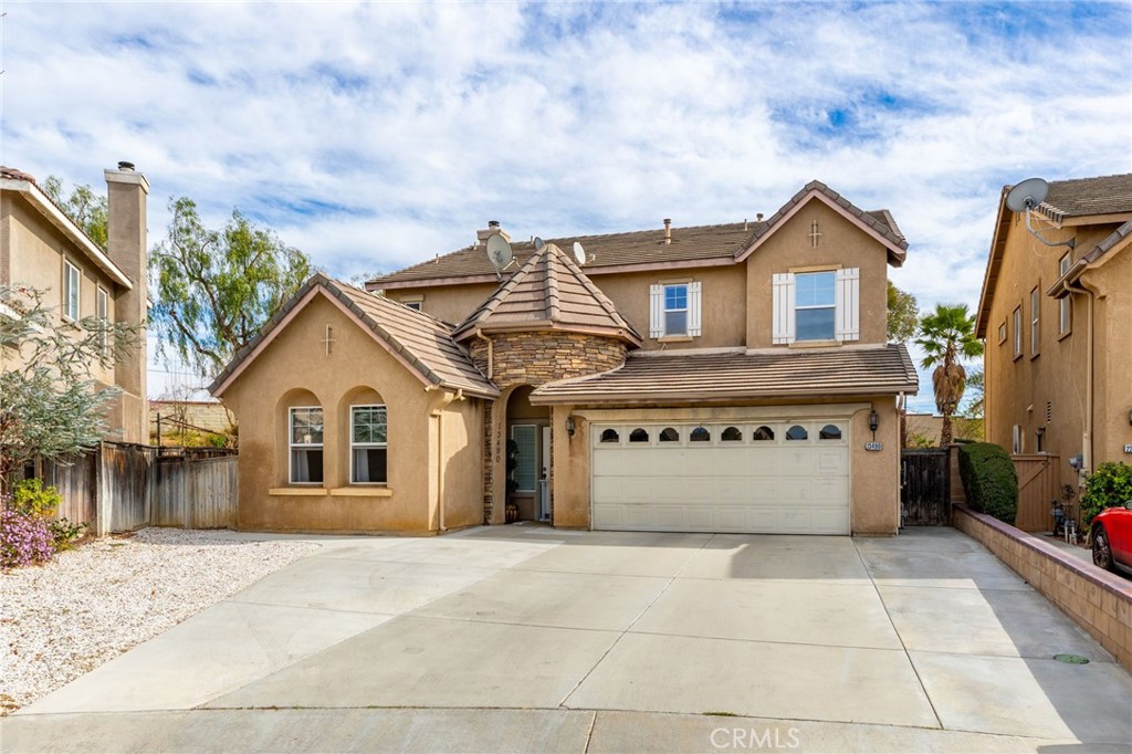 Main image without alt text