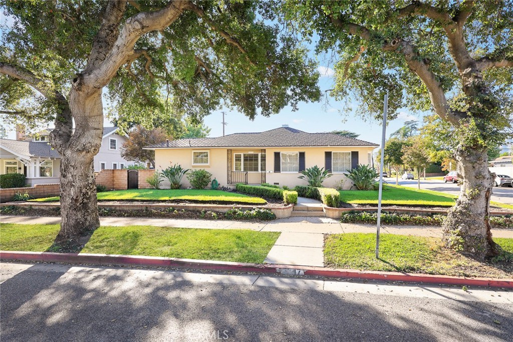 1047 N San Gabriel Avenue