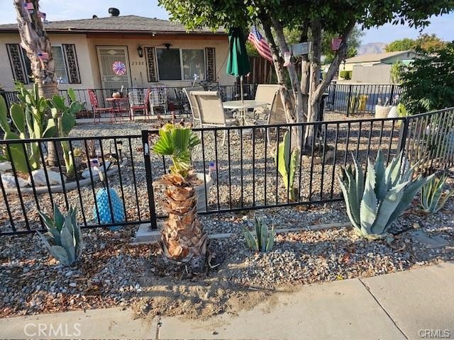 This charming corner lot home, nestled in the peaceful senior community of Valle Hermosa, offers both privacy and comfort with its wrought-iron fencing. The inviting front yard creates the perfect setting for morning coffee or summertime BBQs.
This well-maintained, single-story home features 2 spacious bedrooms and 2 baths, with ample parking for two cars in the driveway and an additional spot in the garage. The kitchen is updated with a stylish new backsplash and fresh laminate flooring, while the entire interior was recently painted within the last 5 years. Beautiful molding accents every window, adding a touch of elegance throughout.
The bedrooms showcase warm Mahogany flooring, and the bathrooms are adorned with sleek tile flooring. A bonus feature of this home is the enclosed Arizona room—ideal for an office, extra storage, or a quiet retreat. From the Arizona room, you’ll step out into a cozy backyard with pavers and fruitful trees, including pomegranates, oranges, and figs, offering the perfect backdrop for relaxation or gardening.
The laundry area also boasts newer tile flooring for added convenience. Don’t miss out on this incredible opportunity to own a well-maintained home in a peaceful community. Home is near shopping centers. Schedule your tour today before it’s gone!