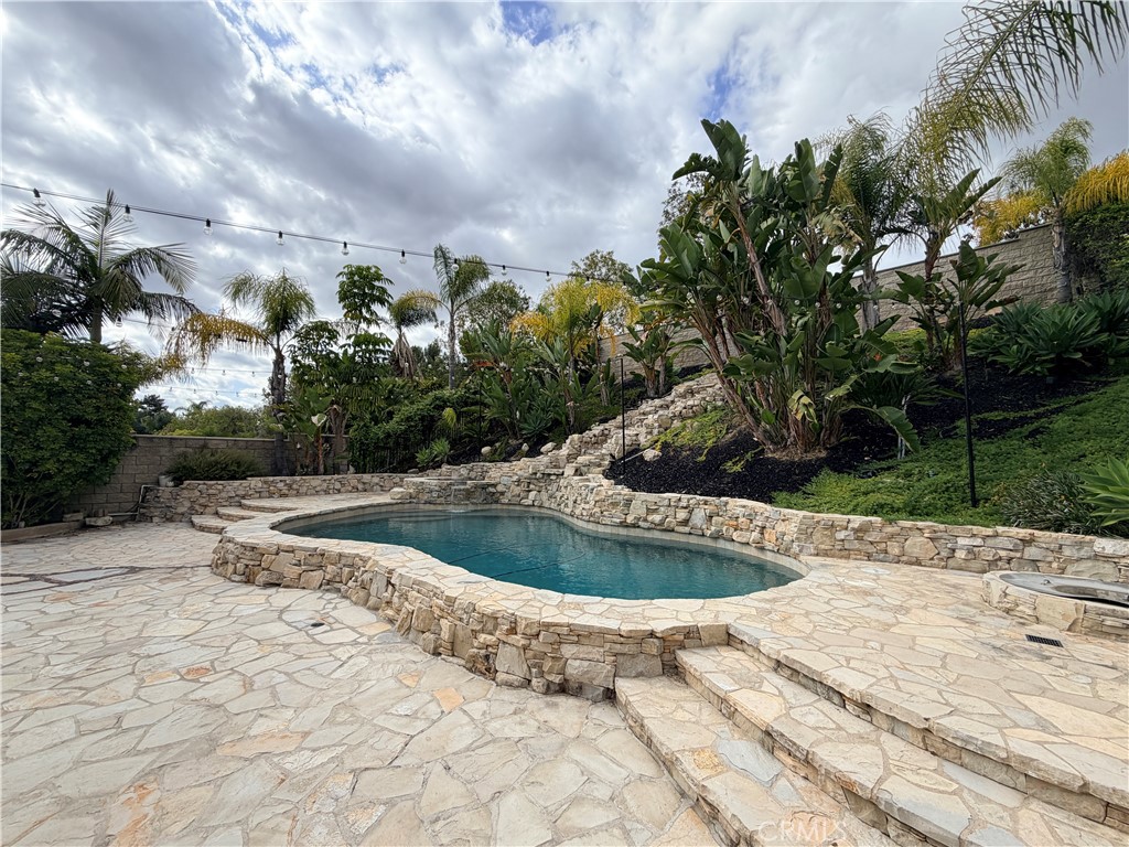 17261 Fremont