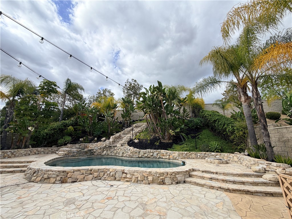 17261 Fremont
