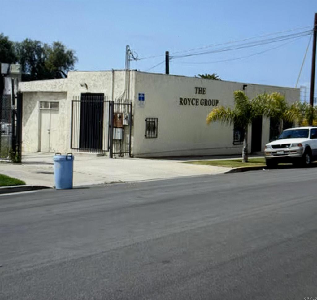 10 E 1st Street E