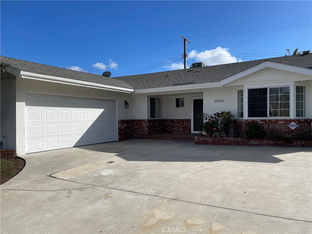 Amazing single story home in Woodland Hills with so much to offer...4 bedrooms, 2 baths newly painted. Spacious living room with a cozy fireplace. Inside laundry room connected to the kitchen. Inviting yard with a great pool, sitting area to relax and unwind. Don't miss this opportunity to live in a great part of woodland hills surrounded by great schools.