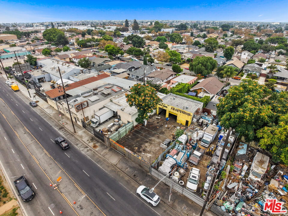 REO Opportunity for owner/user auto repair. One automobile lift in service bay. Also, available for lease at $24/SF/Year. Contact listing agent for more information
