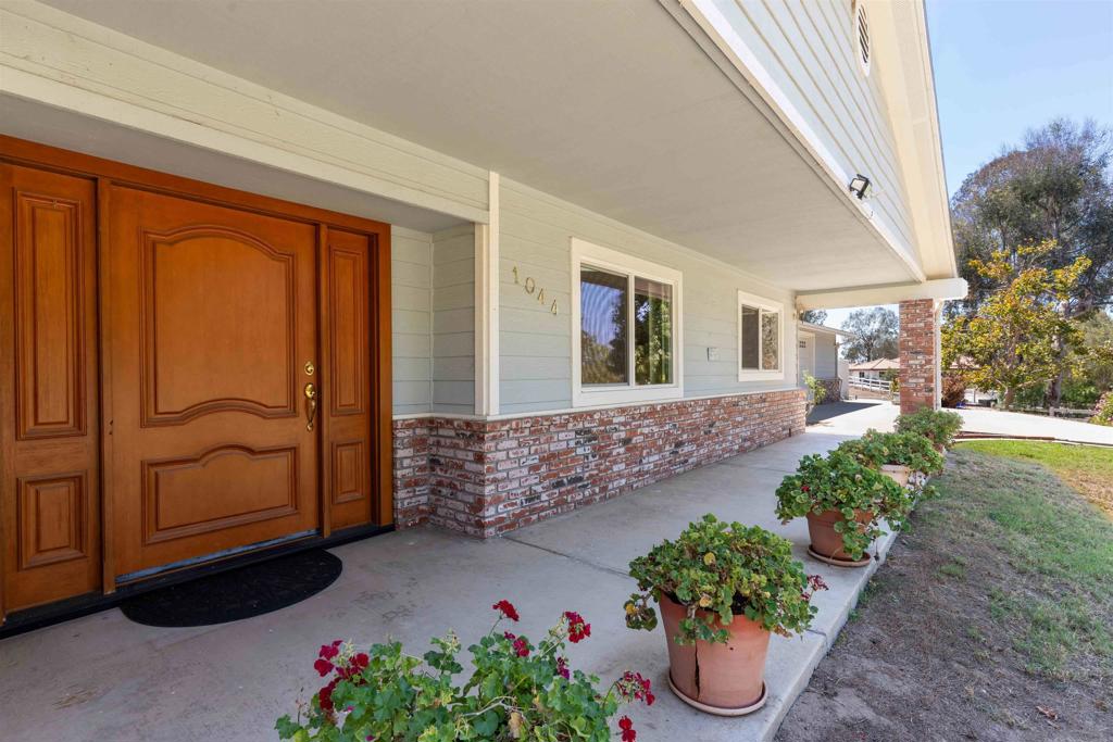 1044 Valentine Lane