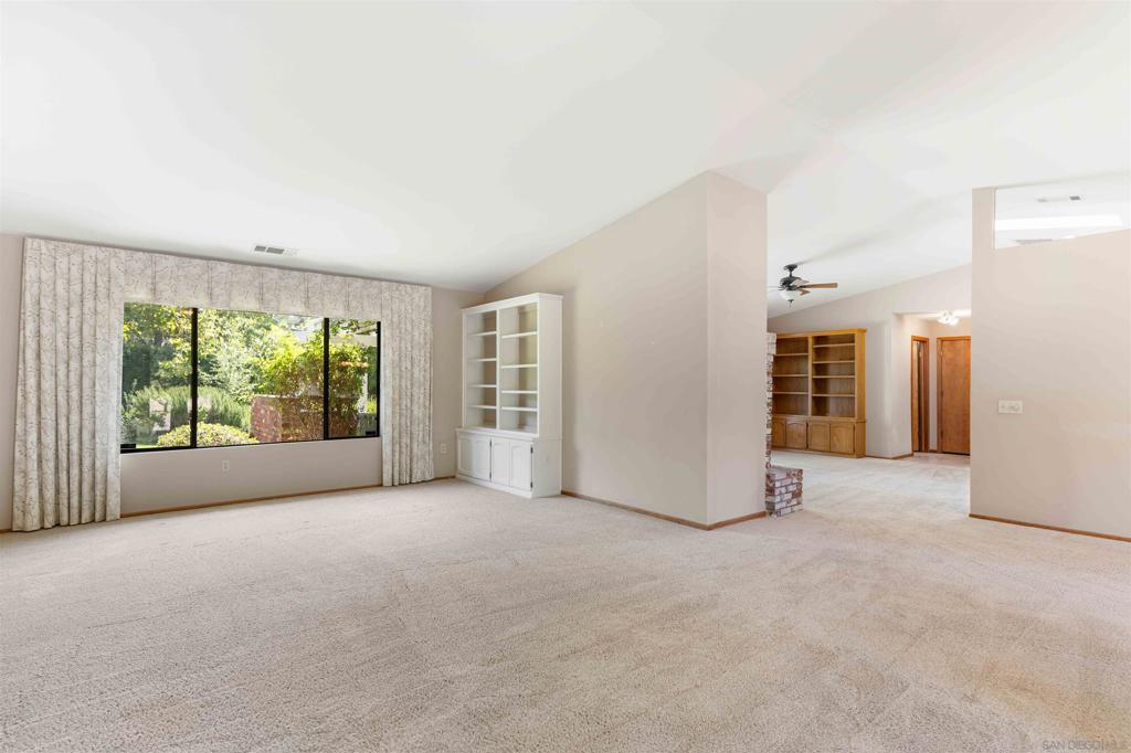 1044 Valentine Lane