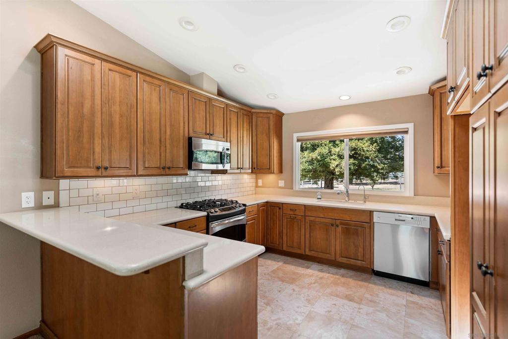 1044 Valentine Lane