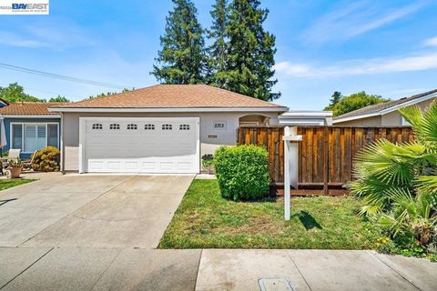 Photo of 2375 Goldcrest Circle Cir, Pleasanton, CA 94566 (MLS # 41131813)