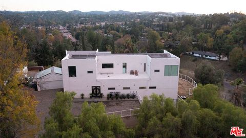  Woodland Hills CA 91367