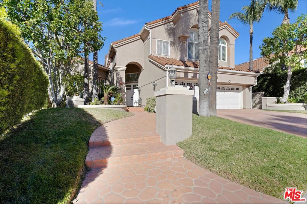 24823 Alexandra Court