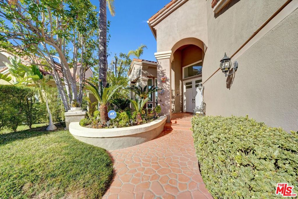 24823 Alexandra Court