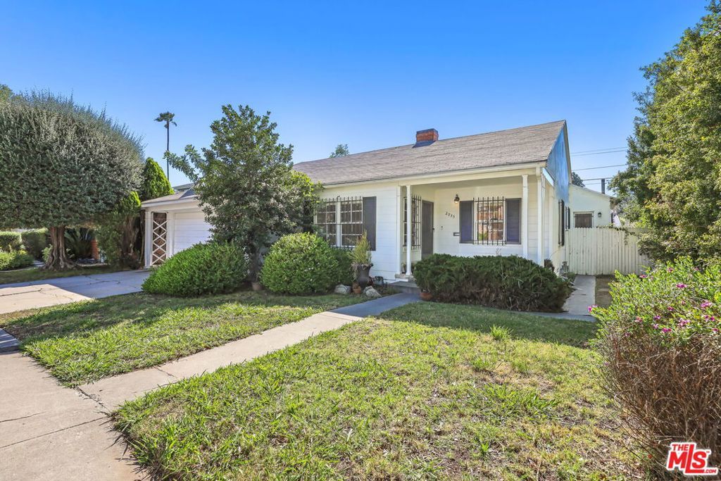 Photo of 2035 Castle Heights Avenue, Los Angeles, CA 90034 (MLS # 26674129)