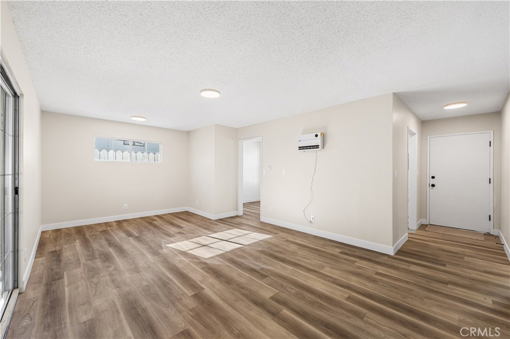 1250 E Avenue R3