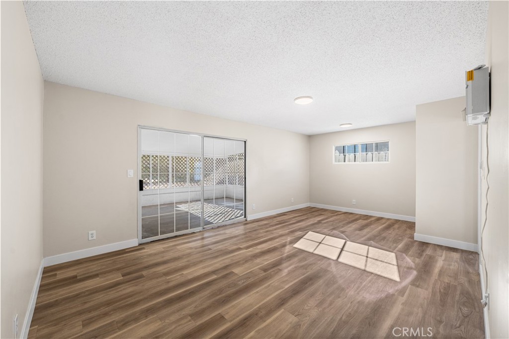 1250 E Avenue R3