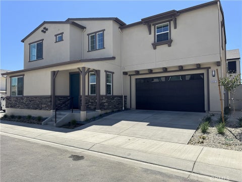 Photo of 4801 Arroyo Run, Moorpark, CA 93021 (MLS # SR26187587)