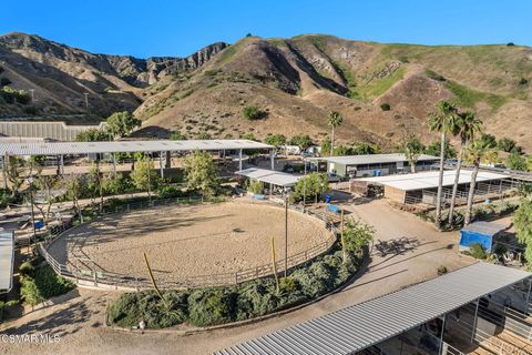 Photo of 11270 Dominica Avenue, Lakeview Terrace, CA 91342 (MLS # 226002346)