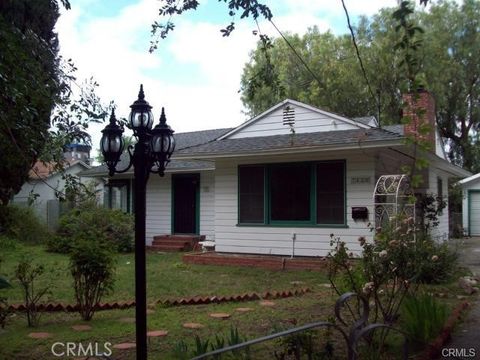 Photo of 7429 Hesperia, Reseda, CA 91335 (MLS # SR26075397)