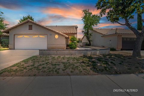 Photo of 962 Oakland Hills Drive, Banning, CA 92220 (MLS # 219147577DA)