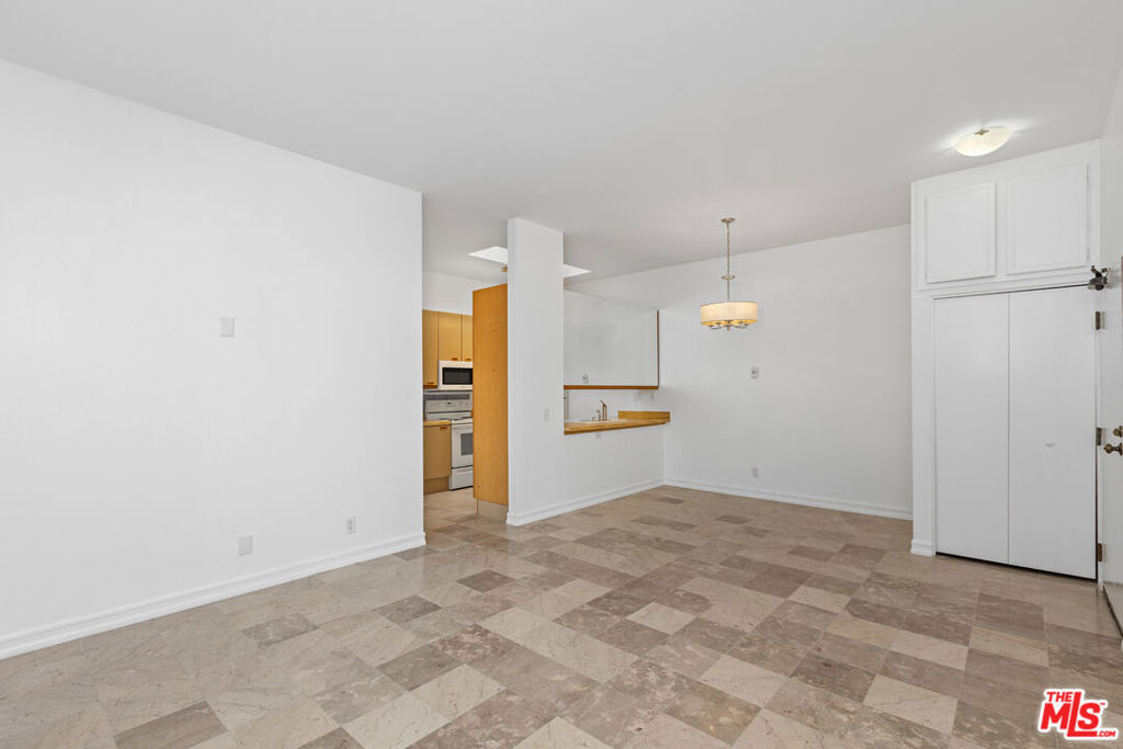 8324 Regents Road 3O