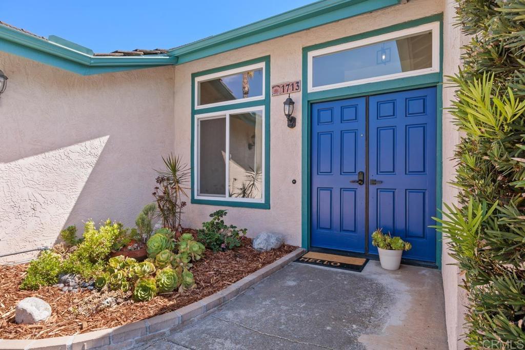 1713 W Country Club Lane