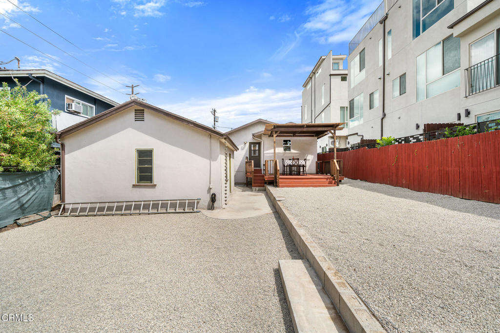 6158 Oak Crest Way