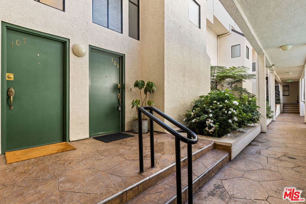 Photo of 11636 Montana Avenue #107, Los Angeles, CA 90049 (MLS # 25602055)