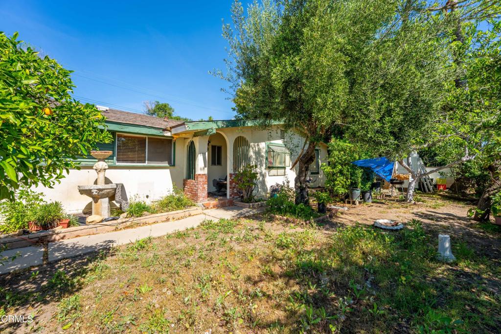 975 E Avenida De Los Arboles