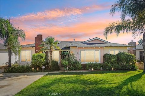 Photo of 945 W Bonnie Brae Ct, Ontario, CA 91762 (MLS # IV25236634)