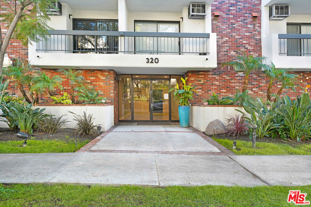 320 Arnaz Drive