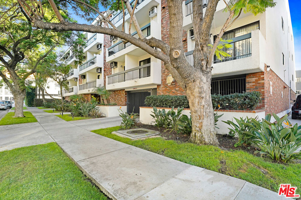320 Arnaz Drive