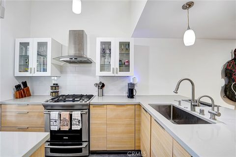 7050 Shoup Avenue Canoga Park CA 91303