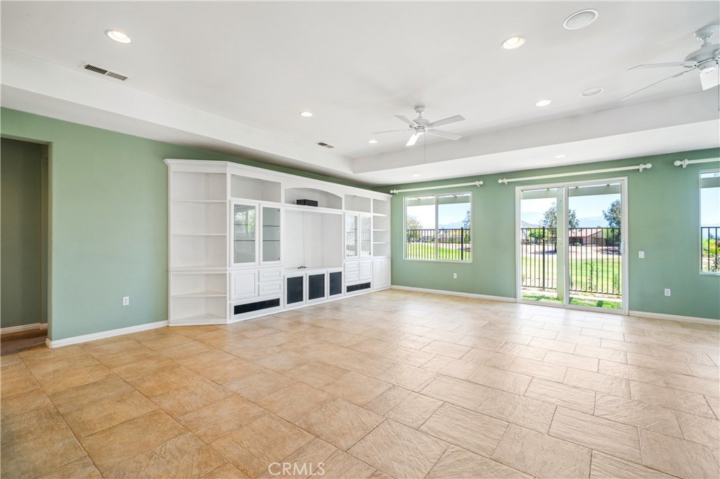 570 Olazabal Dr