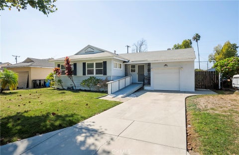 Photo of 10433 La Serna Drive, Whittier, CA 90603 (MLS # CV26218986)