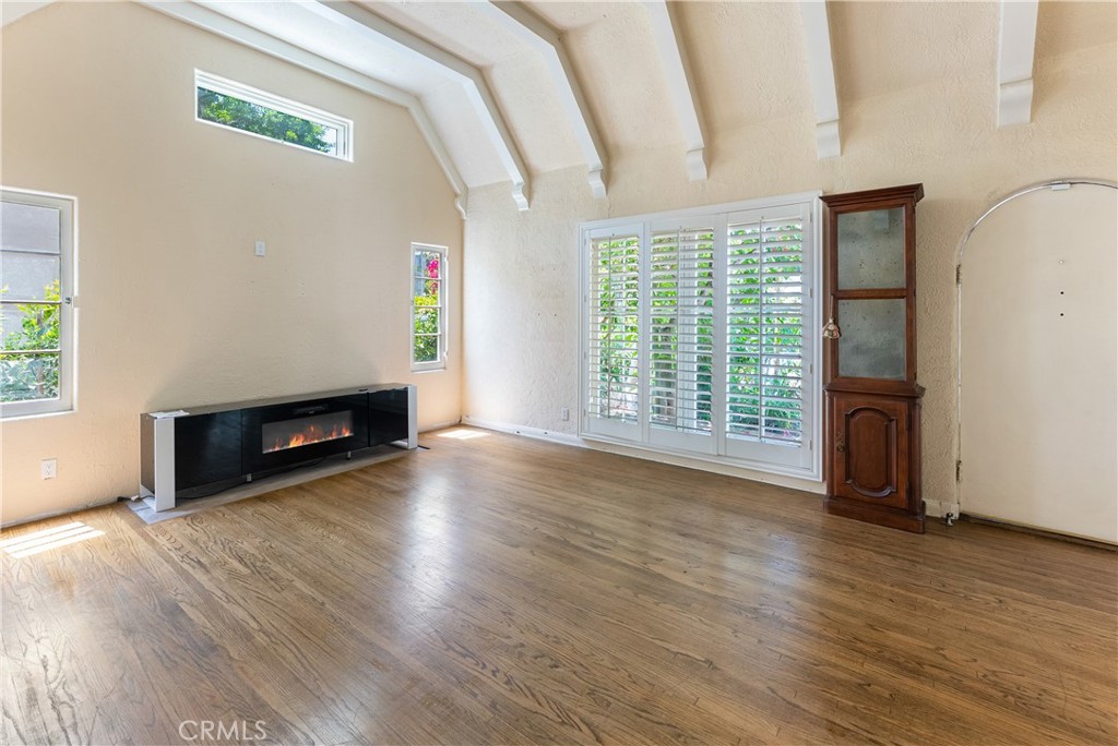 Properties 4 8748 Ashcroft Avenue