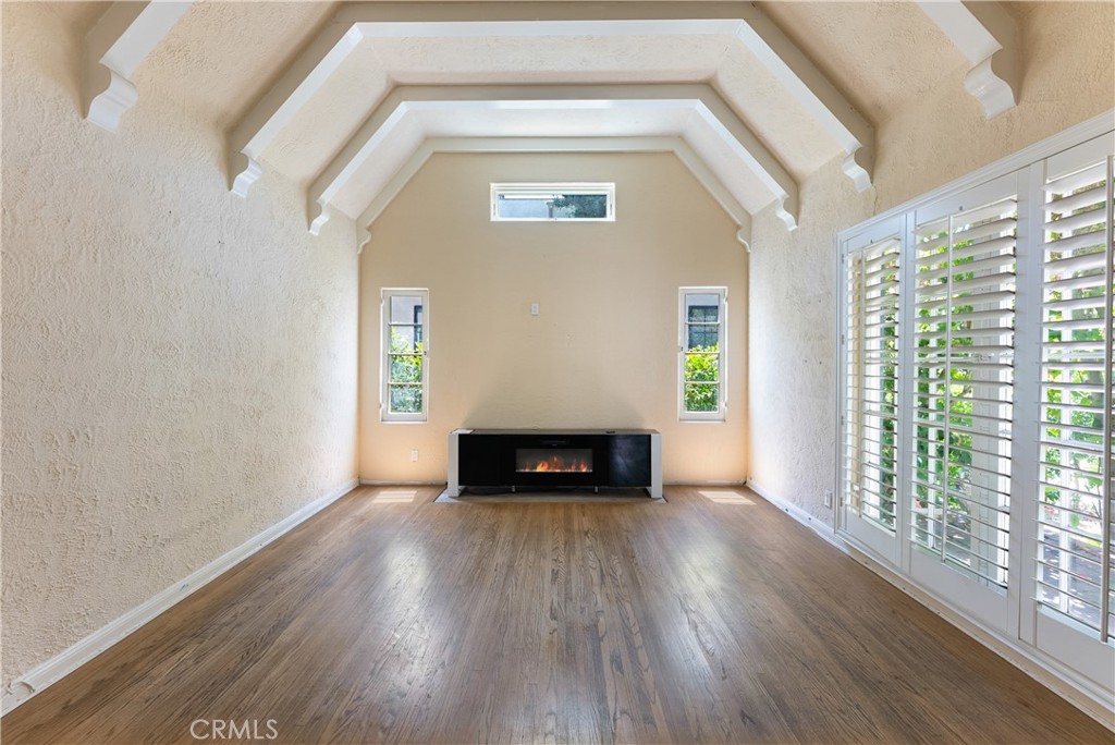 Properties 2 8748 Ashcroft Avenue